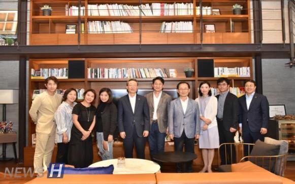 이영무 총장, 동문 기업 ‘준오헤어’ 방문